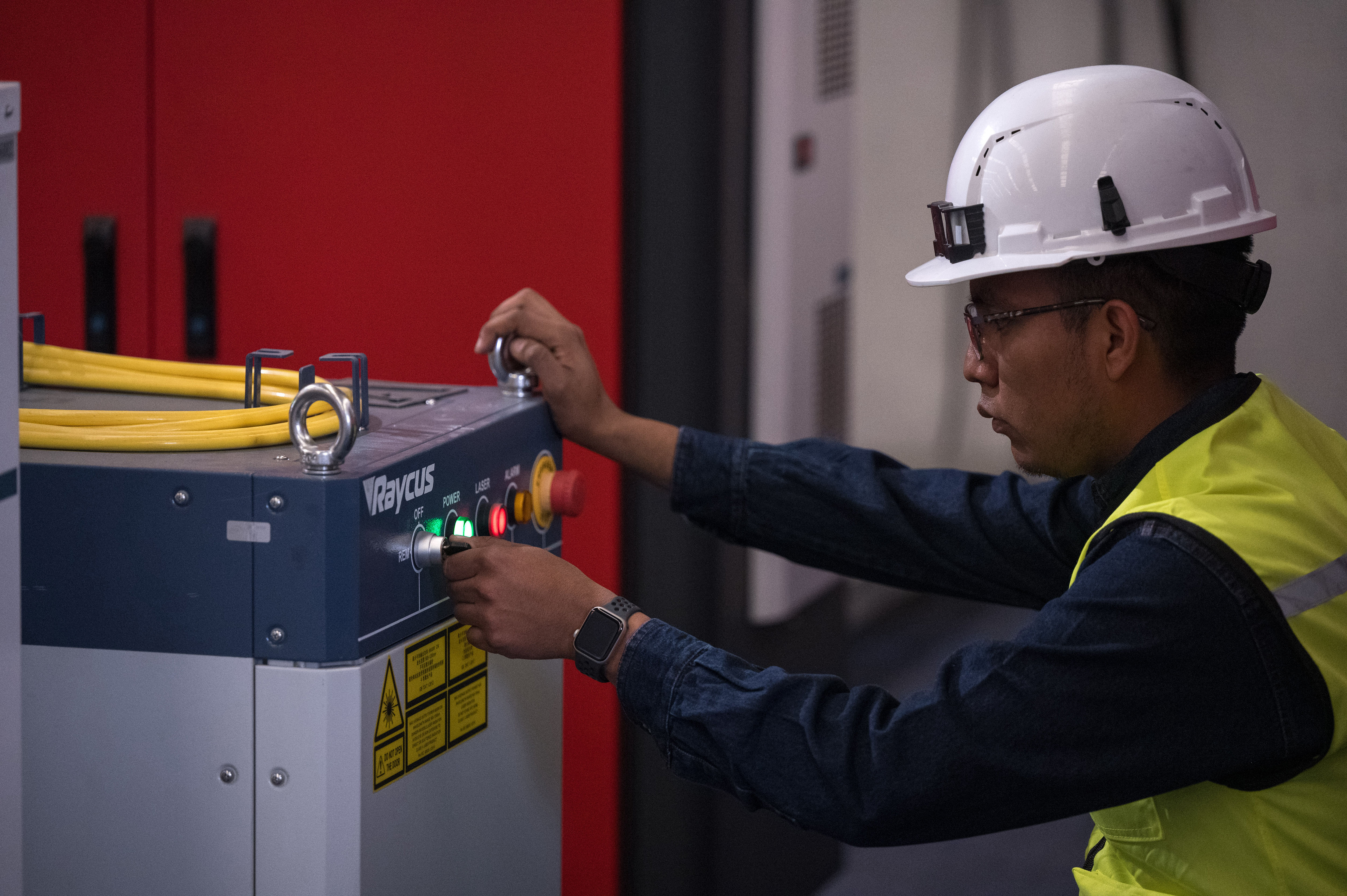 ROSOR Multiservicios Industriales, Puebla, México - Ingeniería, infraestructura industrial, Proyectos eléctricos, Proyectos mecánicos / hidroneumáticos, Proyectos en acero, Proyectos de obra civil, Maquinados e impresión 3, Pallets, Canastillas, Nuestro equipo y maquinaria, Pantógrafo, Dobladora Multiprocesos, Dobladora, Láser de corte de fibra óptica, Cortadora, Certificados en ISO 9001.