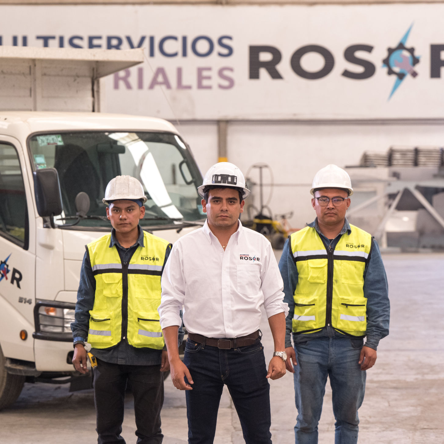 ROSOR Multiservicios Industriales, Puebla, México - Ingeniería, infraestructura industrial, Proyectos eléctricos, Proyectos mecánicos / hidroneumáticos, Proyectos en acero, Proyectos de obra civil, Maquinados e impresión 3, Pallets, Canastillas, Nuestro equipo y maquinaria, Pantógrafo, Dobladora Multiprocesos, Dobladora, Láser de corte de fibra óptica, Cortadora, Certificados en ISO 9001