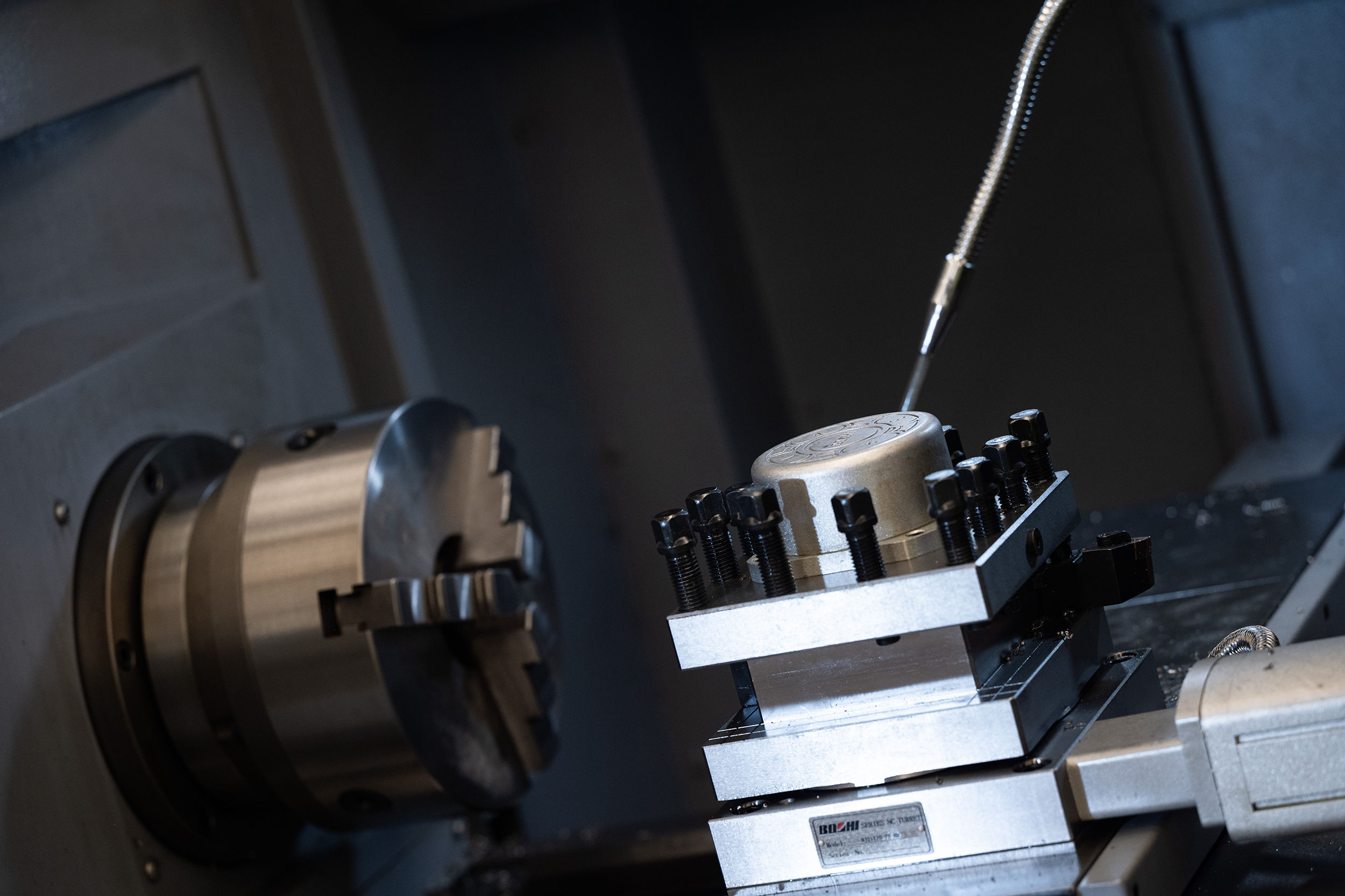 ROSOR Multiservicios Industriales, Puebla, México - Ingeniería, infraestructura industrial, Proyectos eléctricos, Proyectos mecánicos / hidroneumáticos, Proyectos en acero, Proyectos de obra civil, Maquinados e impresión 3, Pallets, Canastillas, Nuestro equipo y maquinaria, Pantógrafo, Dobladora Multiprocesos, Dobladora, Láser de corte de fibra óptica, Cortadora, Certificados en ISO 9001.