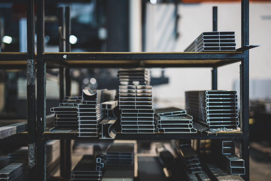 ROSOR Multiservicios Industriales, Puebla, México - Ingeniería, infraestructura industrial, Proyectos eléctricos, Proyectos mecánicos / hidroneumáticos, Proyectos en acero, Proyectos de obra civil, Maquinados e impresión 3, Pallets, Canastillas, Nuestro equipo y maquinaria, Pantógrafo, Dobladora Multiprocesos, Dobladora, Láser de corte de fibra óptica, Cortadora, Certificados en ISO 9001